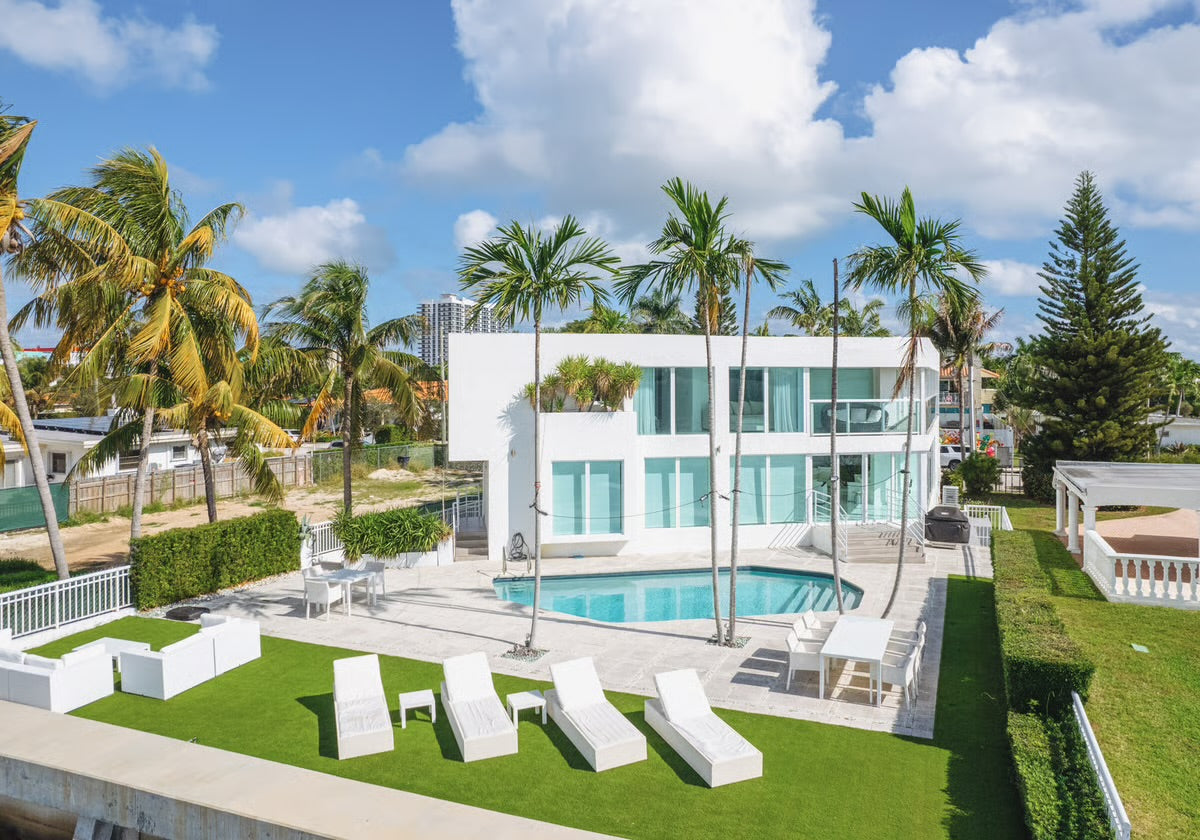 Villa Bay