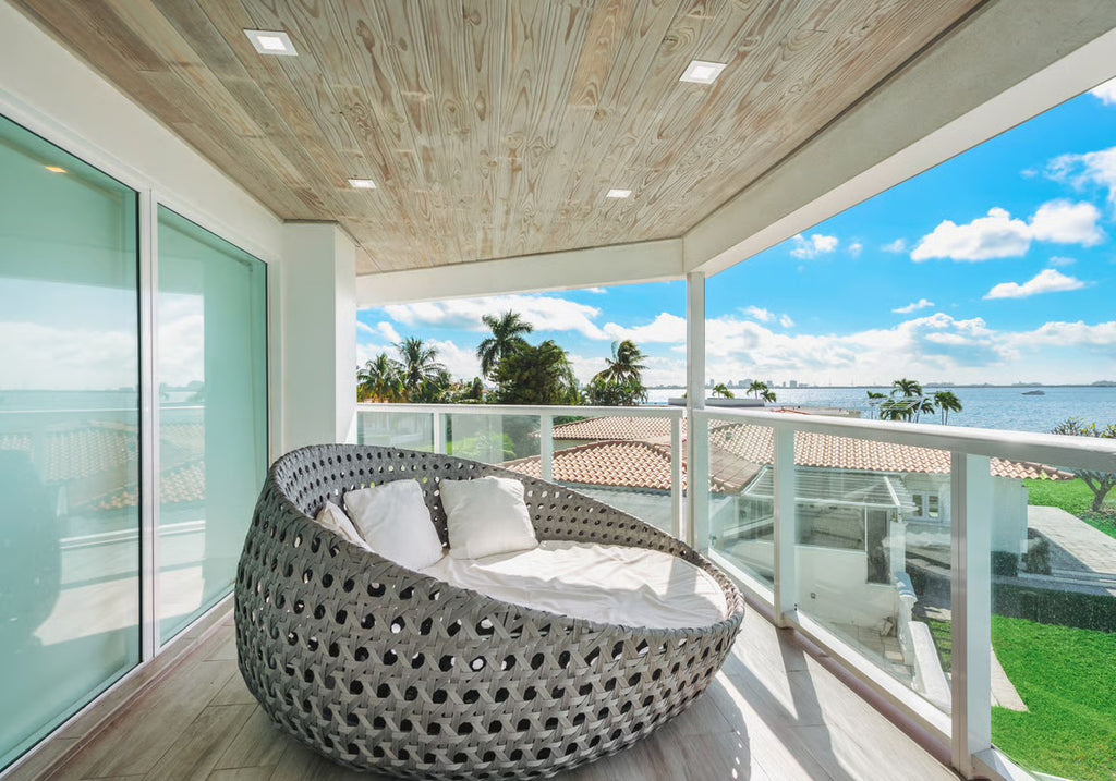 Villa Bay