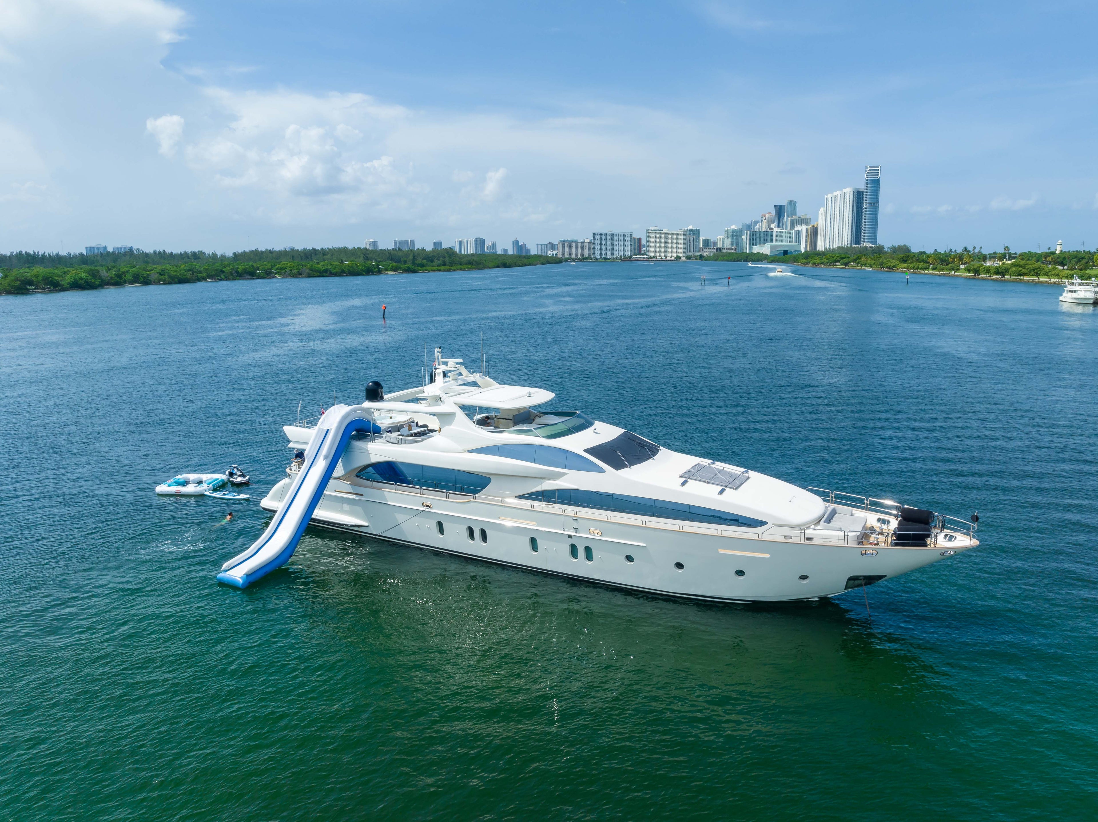 116ft Azimut Yacht