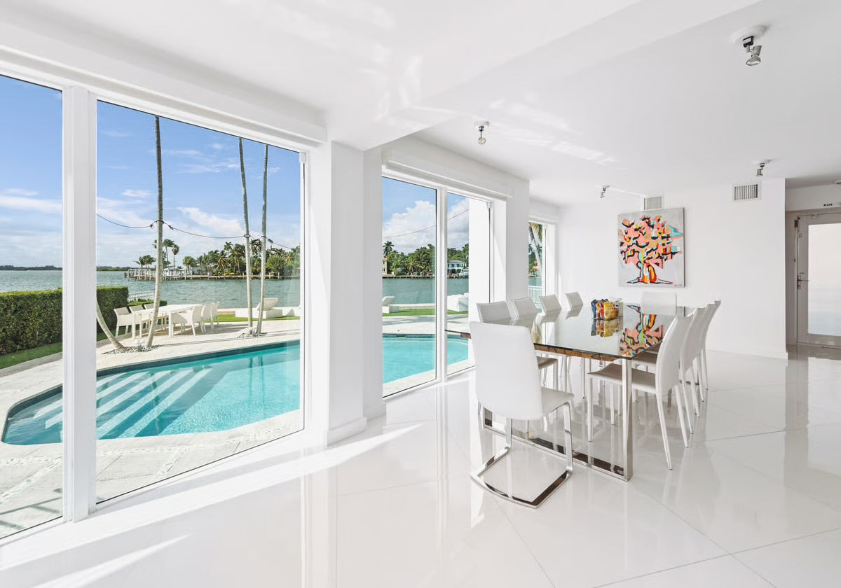 Villa Bay
