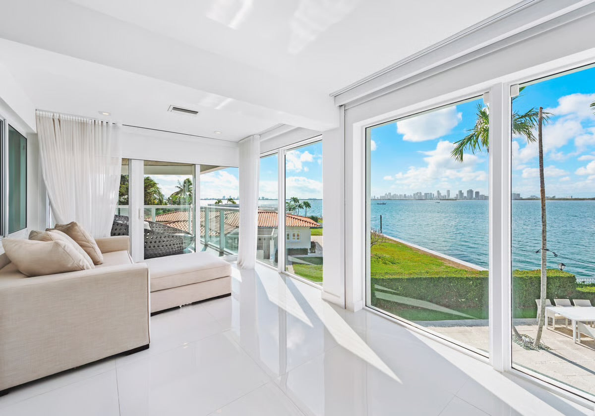 Villa Bay